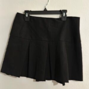 Black pleaded school girl skirt